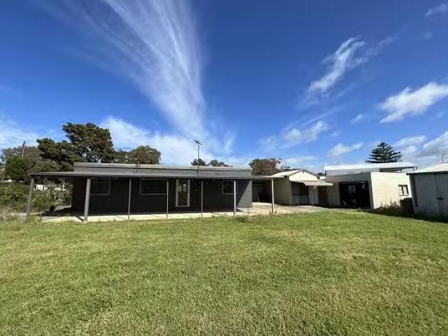 Unique 10 Second Street, Pine Point, SA 5571