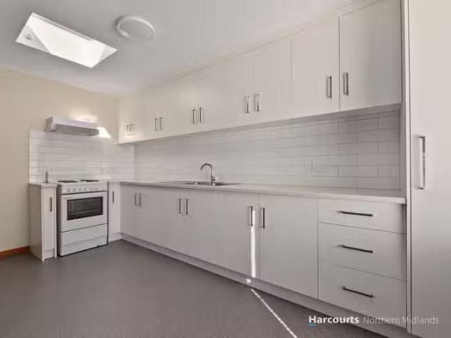 Nice 1/13 William Street, CAMPBELL TOWN, TAS 7210 Unit for R.