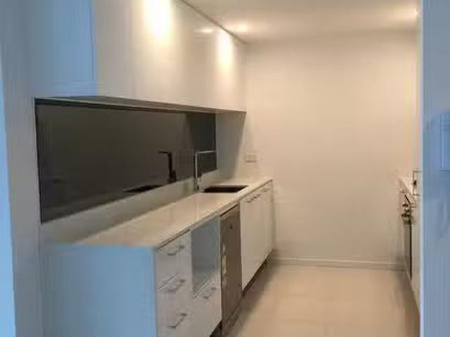 Cozy 11008/5 Harbourside Court, Biggera Waters, QLD 4216