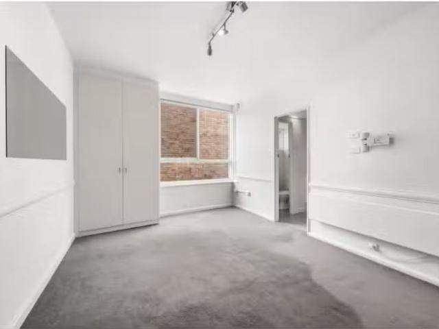 Rental! 110/25 Hotham Street, EAST MELBOURNE Apartment for ren.
