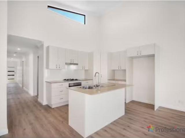 Charming 1/10 Naughten Avenue, Armidale Apartment for rent Li.