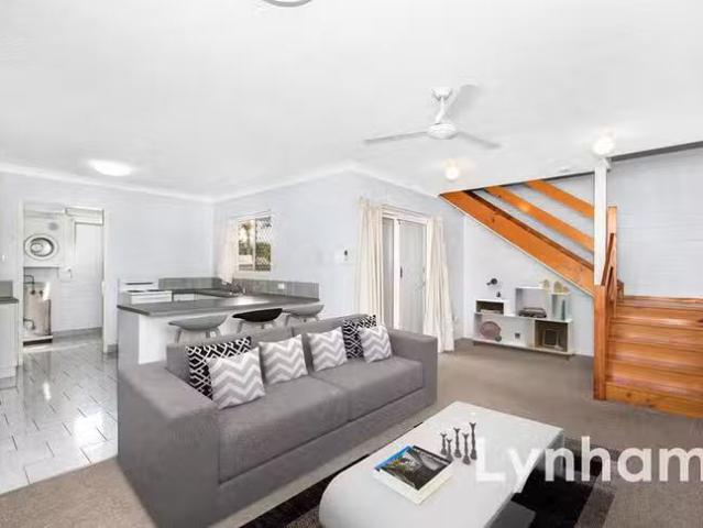 Charming 1/10 Sooning Street, Hermit Park, QLD 4812