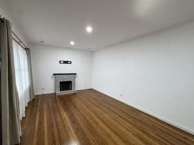 For Rent! 110 Sunset Boulevard, Jacana, VIC 3047