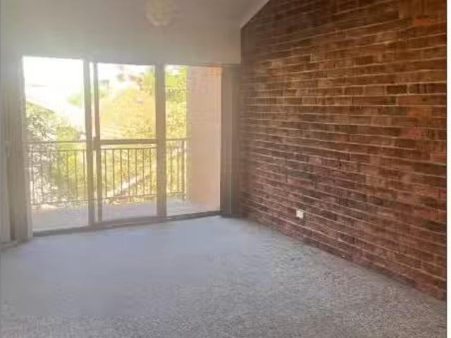 Cheap 11/13 Bode Avenue, North Wollongong Apartment for rent.