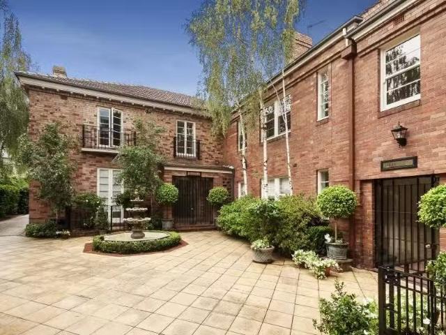 Just in! 11/174 George Street, EAST MELBOURNE Apartment for re.