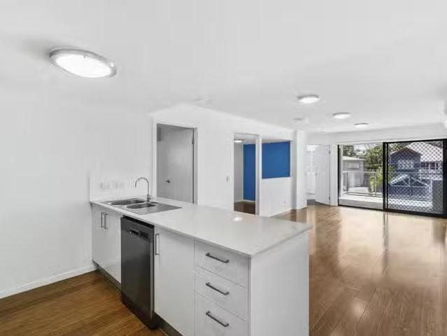 Charming 111/83 Lawson Street, Morningside, QLD 4170
