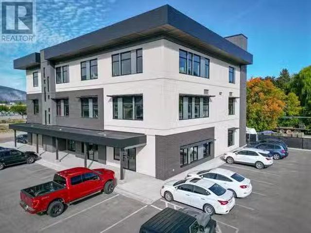 Charming 1120 10 Avenue Sw Unit# 2, Salmon Arm, BC, V1E 1T2.