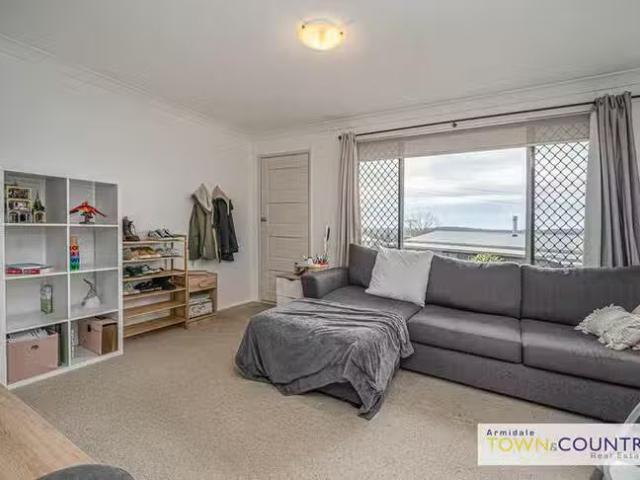 Unique 1/12 College Avenue, Armidale, NSW 2350