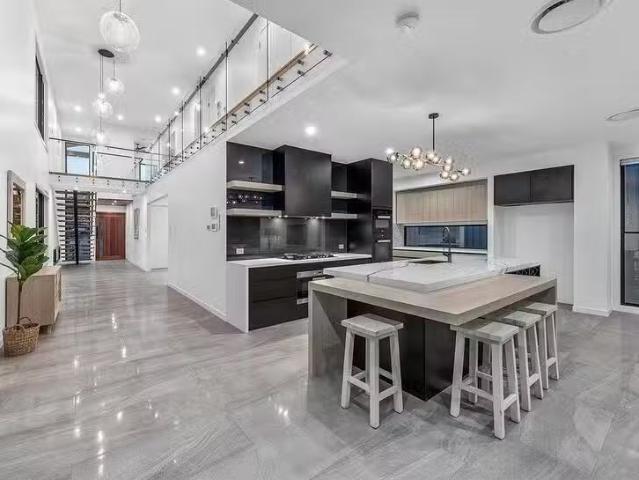 Cheap 112 Mowbray Terrace, East Brisbane, QLD 4169