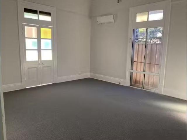 Charming 1/133 Brisbane Street, East Tamworth Apartment for re.