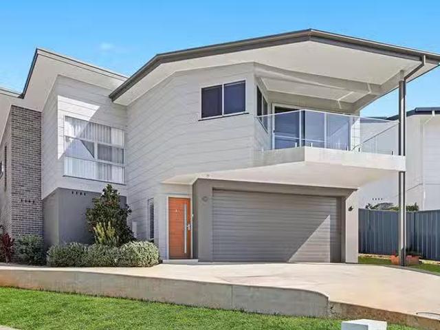 Unique 1/17 Beacon Court, Port Macquarie, NSW 2444