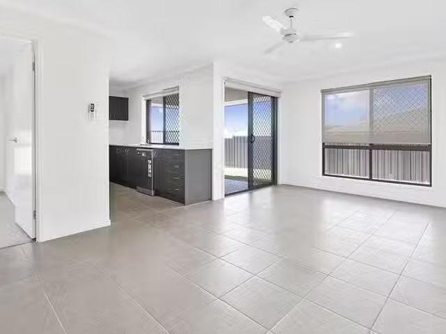 Deal! 1/17 Gooloowan Circuit, Brassall, QLD 4305