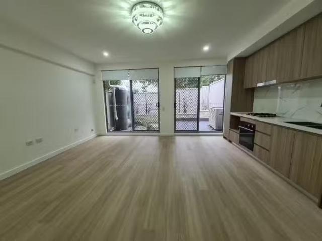 Cozy 11/46 48 Stapleton Street, Wentworthville Townhouse for r.