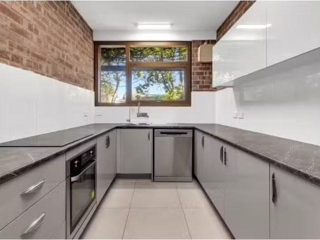 Nice 114 Mac Kinnon Parade, North Adelaide House for rent Lis.