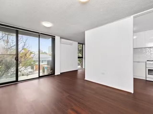 Cheap 11/55 Union Street, Windsor VIC 3181