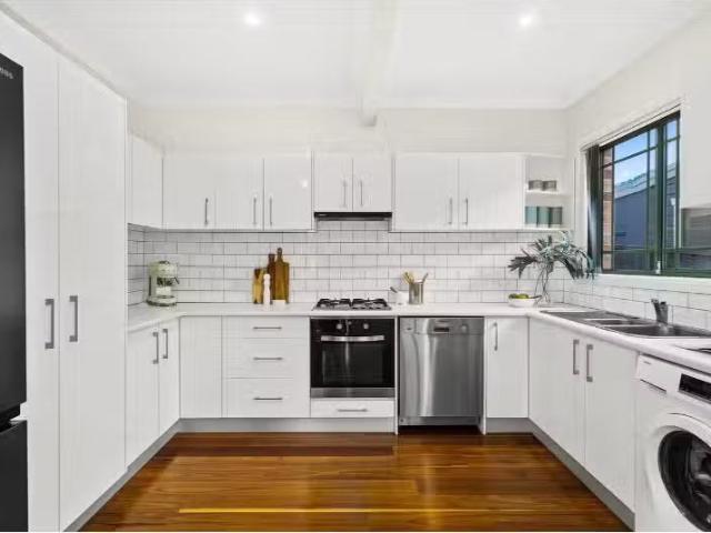 Unique 1/157 Balgownie Road, Balgownie Townhouse for rent Lis.