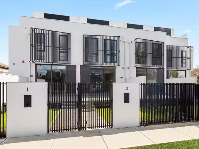 Cozy 1/15 17 Station Avenue, Mckinnon VIC 3204