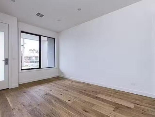 Cheap 1/15 Conifer Avenue, Brooklyn, VIC 3012