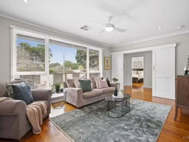 Just in! 1/16 Florence Avenue, Donvale VIC 3111 Unit Auction