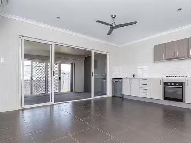 Unique 1/16 Holly Crescent, Griffin, QLD 4503