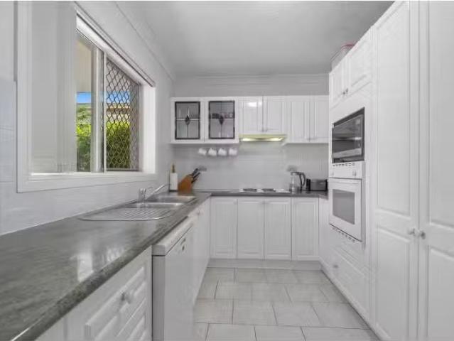 Charming 1/16 Nicklin Street, COORPAROO Apartment for rent Li.