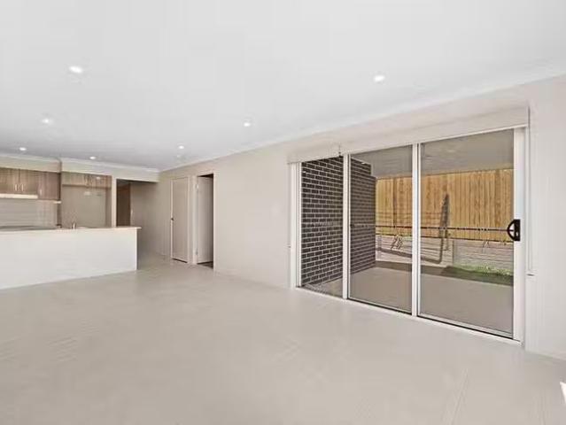 Nice 1/16 Shelby Street, Glenvale, QLD 4350