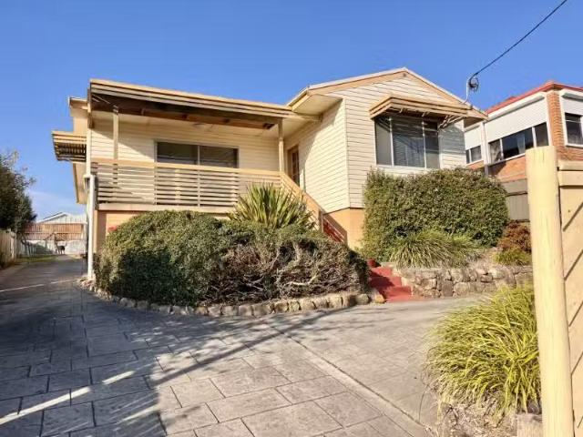 Unique 1/180 Dudley Road, Whitebridge Apartment for rent List.