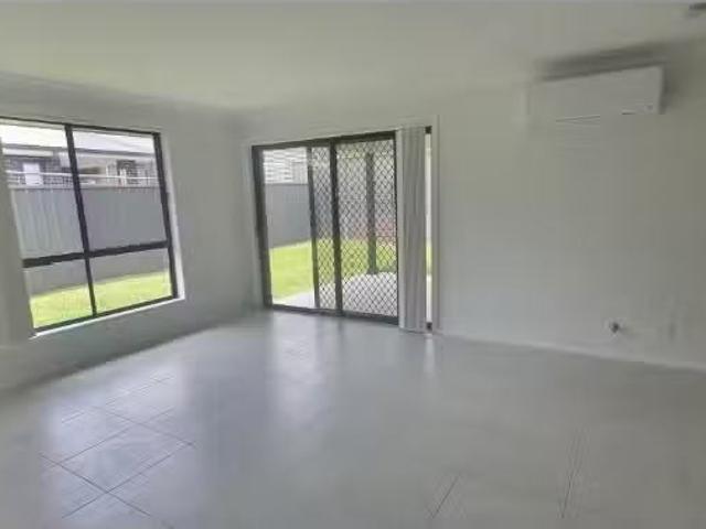 Cozy 1/183 Robert Road, LOCHINVAR House for rent Listed by To.