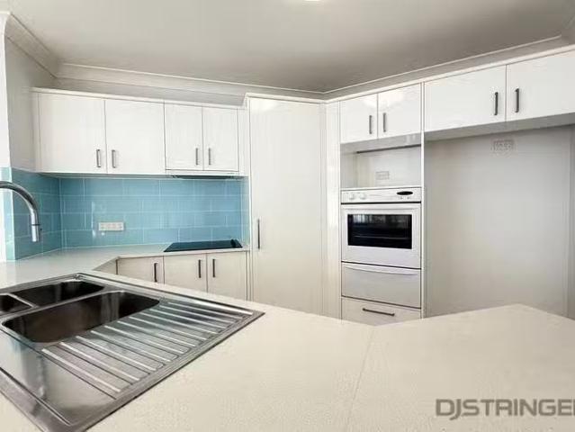 Nice 1/18 Wuruma Court, Elanora, QLD 4221