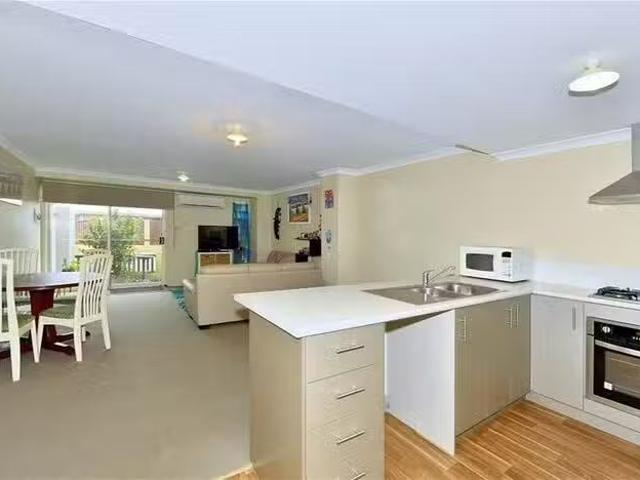 For Rent! 1/18 Cottage Street, Mandurah, WA 6210