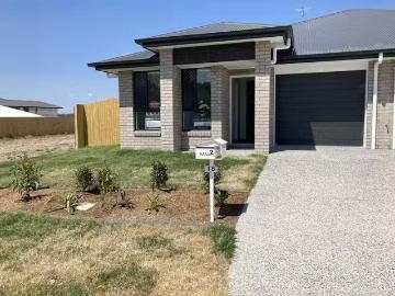 Charming 1/18 Darling Circuit, Plainland, QLD 4341