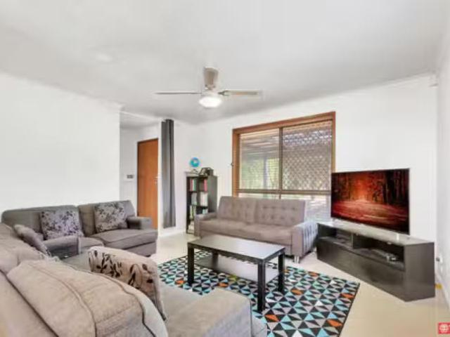 Just in! 118 Estramina Road, Regents Park, QLD 4118