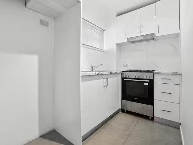 Cozy 119/155 Missenden Road, Newtown, NSW 2042