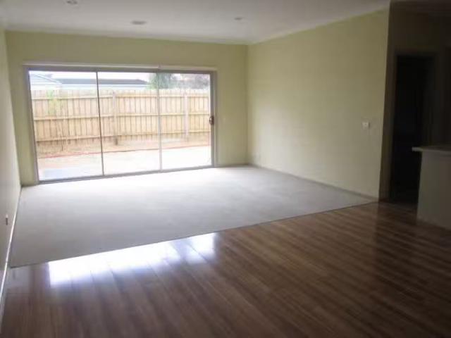 Cozy 11 Admiralty Lane, Sydenham VIC 3037