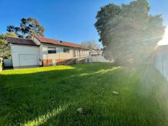 For Rent! 11 Degance Street, SOUTH TAMWORTH House for rent Li.