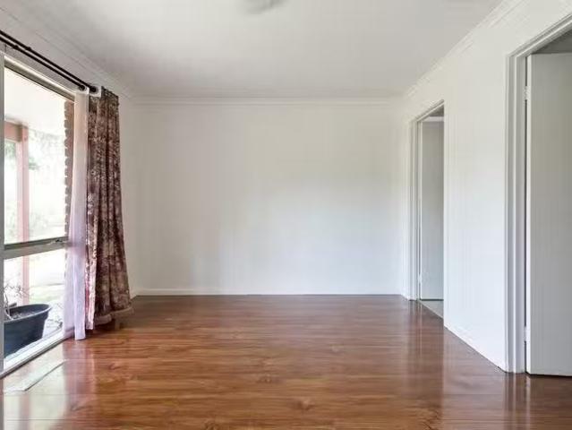 Charming 11 Dewpond Walk, Croydon South, VIC 3136