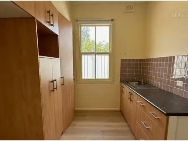 Cheap 11 Freer Street, Wagga Wagga House for rent Listed by L.