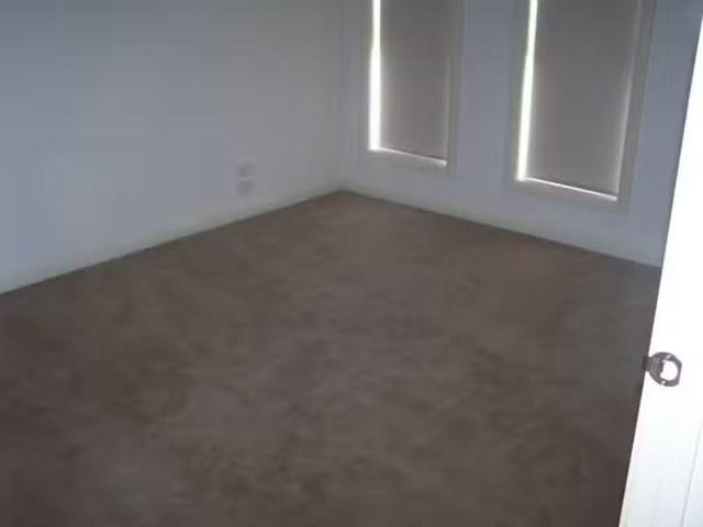 Cozy 11 Glencoe Street, Melton VIC 3337
