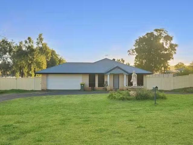 Nice 11 Goombungee Road, Kingsthorpe, QLD 4400