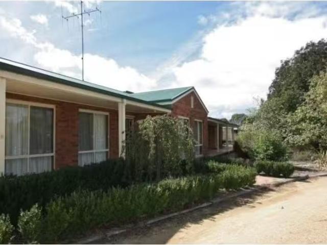 Charming 11 John Dwyer Crescent, BUNGENDORE House for rent Li.