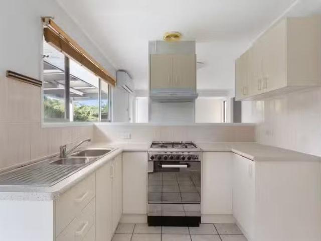 For Rent! 11 Kanturk Street, FERNY GROVE, QLD 4055 House for.