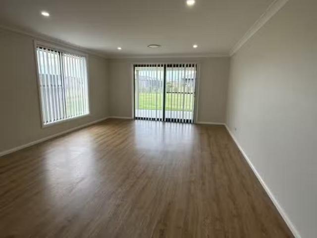 Unique 11 Kestral Street, TAMWORTH House for rent Listed by W.