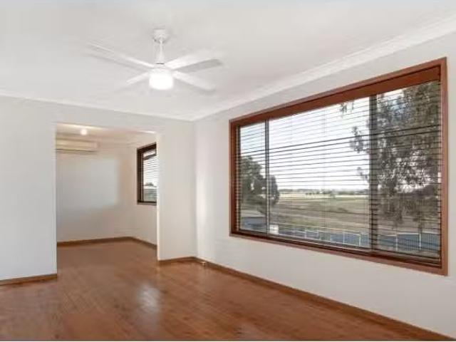 Nice 11 Queen Street, RUTHERFORD House for rent Listed by Ren.