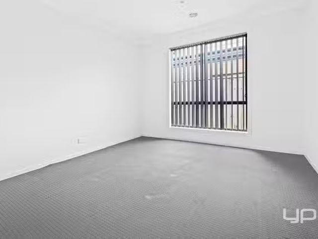 Unique 11 Riviera Drive, Hillside, VIC 3037