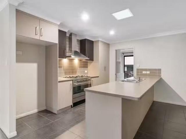 Nice 11 Sunset Drive, Glenvale, QLD 4350