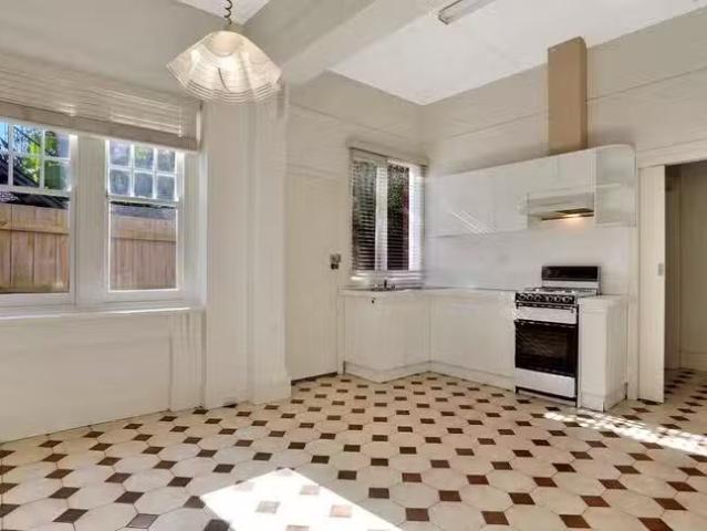 Deal! 1/1 Wando Grove, St Kilda East, VIC 3183
