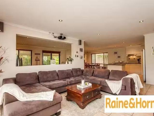 Rental! 11 Warranilla Street, Parkinson, QLD 4115