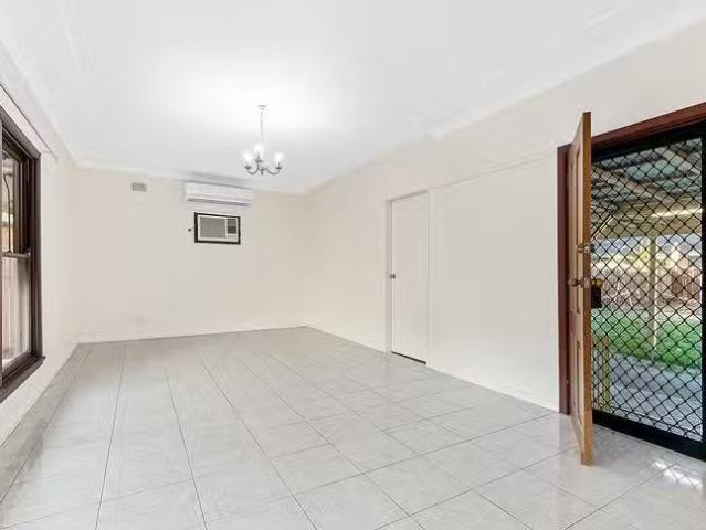 For Rent! 11A Glamis Street, Kingsgrove, NSW 2208