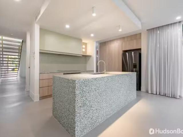 New 1/204 Gillies Street, Fairfield VIC 3078