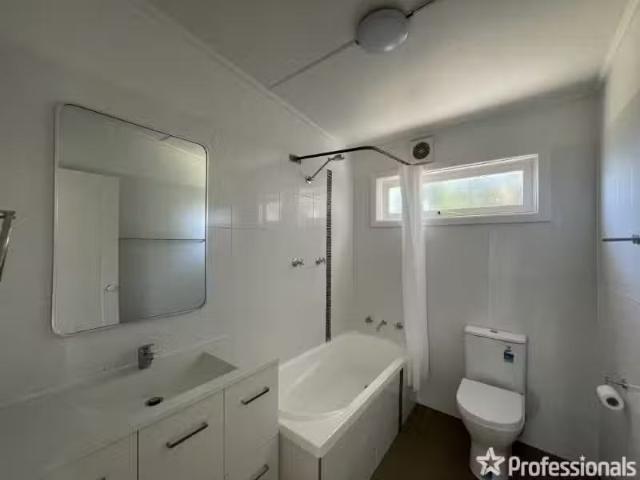 Charming 120 East Street, NOWRA House for rent Listed by Aman.
